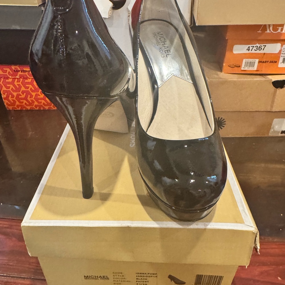 MICHAEL Michael Kors Black Patent Platform Stiletto Pumps